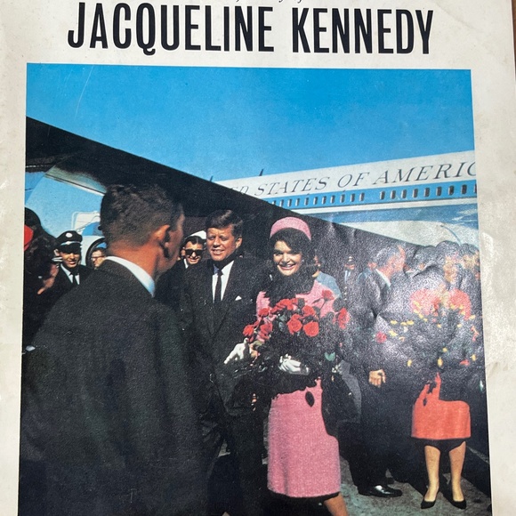 Vintage Jacqueline Kennedy magazine 1964 - Picture 6 of 6